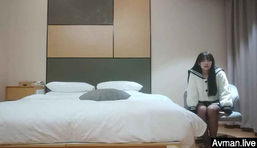 [MP4]JK装短裙黑丝极品女神 隔着内裤磨蹭小穴 换上女仆装跪地深喉
